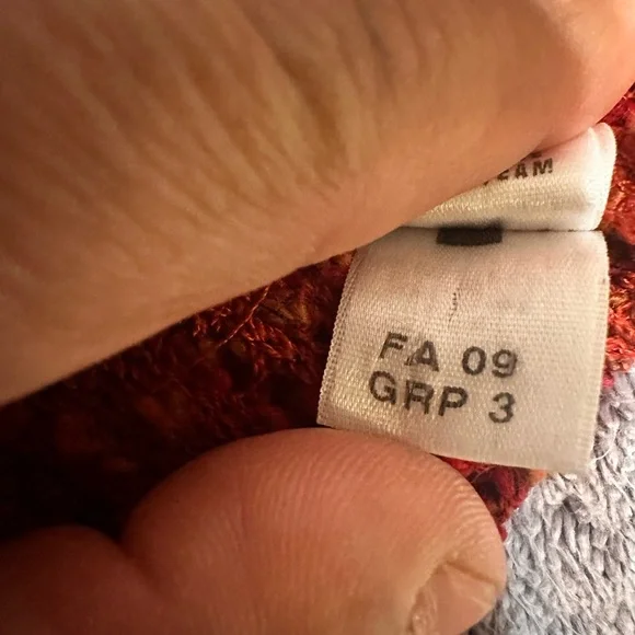 St. John Red Textured Cardigan - Picture 3 of 10